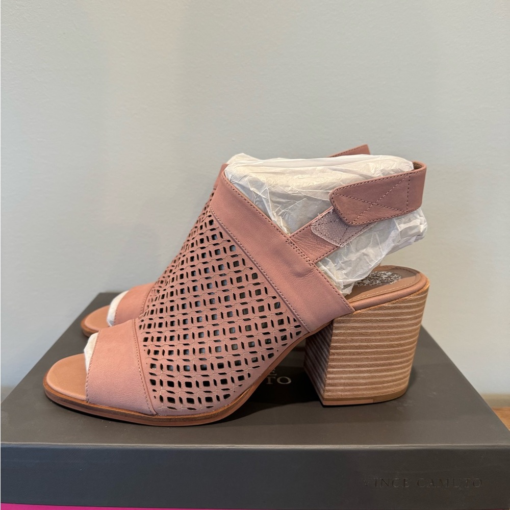 Vince Camuto Size 10 Heather Rose Peep Toe Heels
